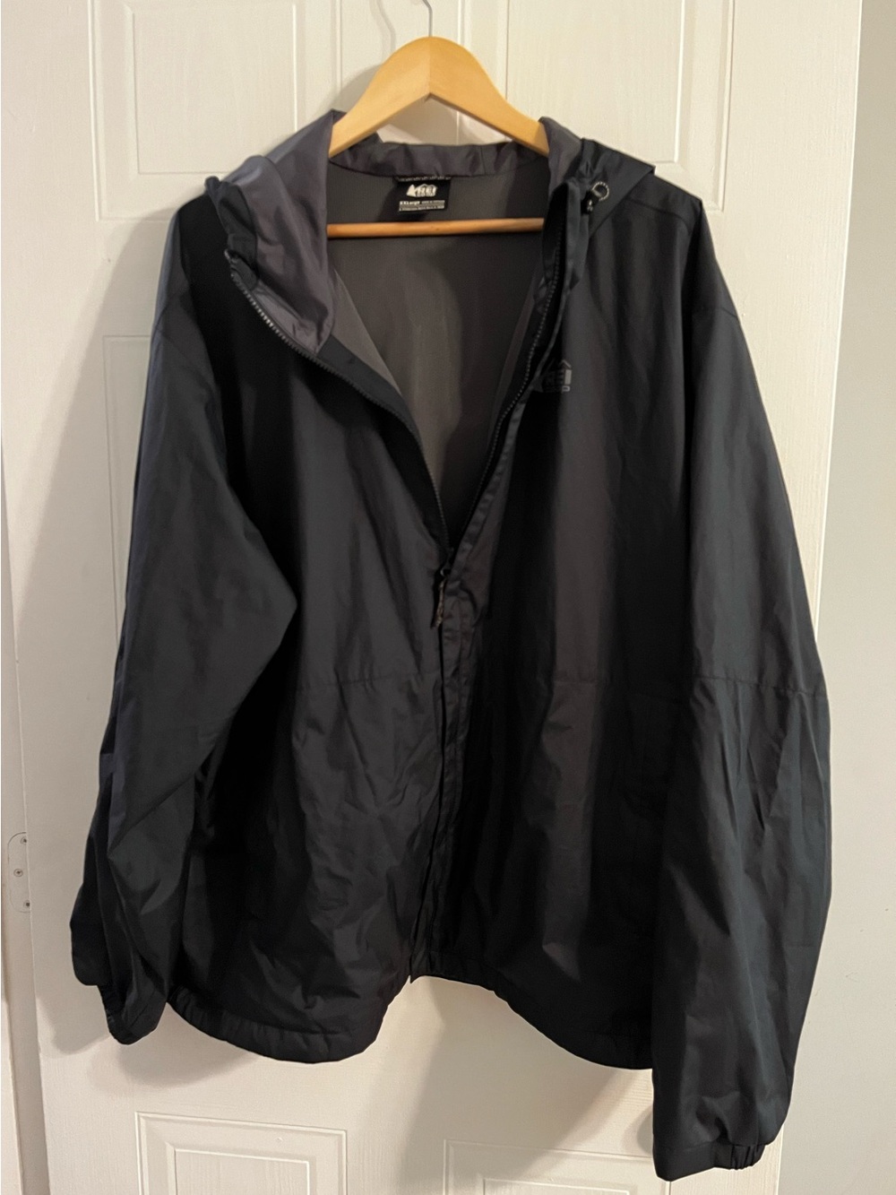 LIKE NEW REI TRAILMADE RAIN JACKET - SIZE XXL